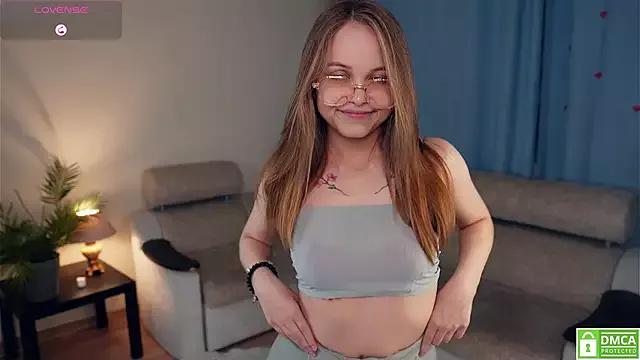 Discover our girls online shows and discover the company of countless livestreamers, with stunning shapes, sex toys and more.