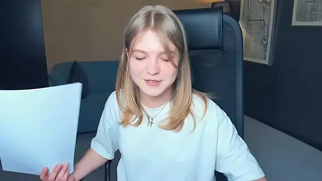 OdetteFrost from StripChat is Freechat