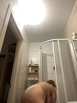 Discover our girls online shows and discover the company of countless livestreamers, with stunning shapes, sex toys and more.