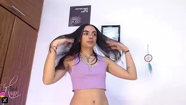 Discover our girls online shows and discover the company of countless livestreamers, with stunning shapes, sex toys and more.