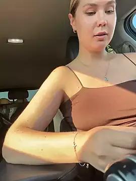 Discover our girls online shows and discover the company of countless livestreamers, with stunning shapes, sex toys and more.