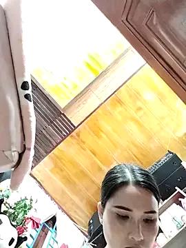 Discover our girls online shows and discover the company of countless livestreamers, with stunning shapes, sex toys and more.