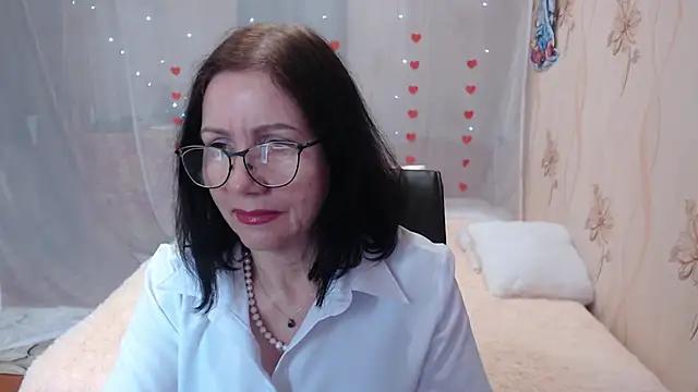 Discover our girls online shows and discover the company of countless livestreamers, with stunning shapes, sex toys and more.