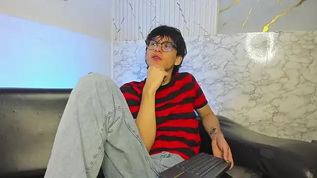 oliver_big19 from StripChat is Freechat