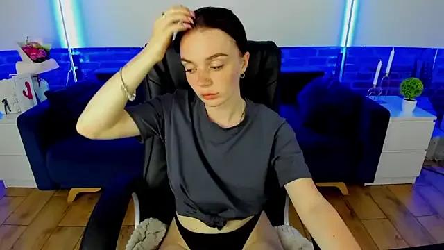 Discover our girls online shows and discover the company of countless livestreamers, with stunning shapes, sex toys and more.