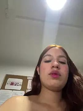Discover our girls online shows and discover the company of countless livestreamers, with stunning shapes, sex toys and more.