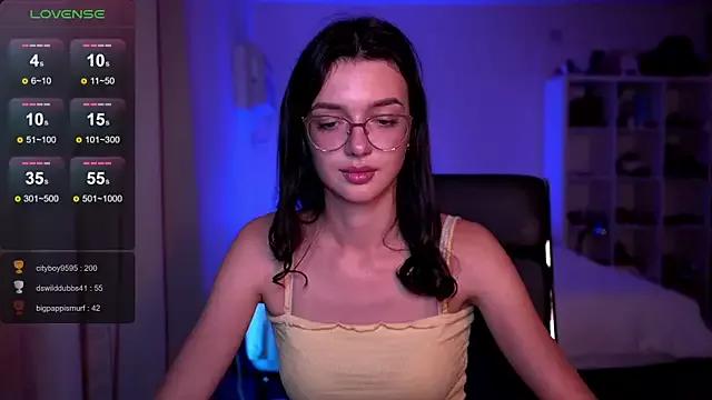 Discover our girls online shows and discover the company of countless livestreamers, with stunning shapes, sex toys and more.