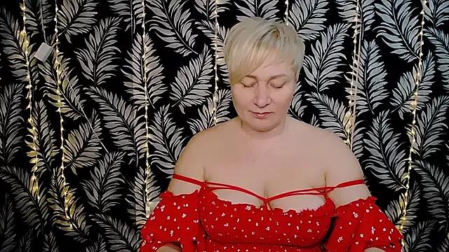 Discover our girls online shows and discover the company of countless livestreamers, with stunning shapes, sex toys and more.