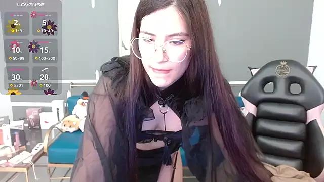 Discover our girls online shows and discover the company of countless livestreamers, with stunning shapes, sex toys and more.