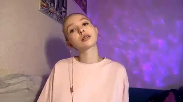 Discover our girls online shows and discover the company of countless livestreamers, with stunning shapes, sex toys and more.