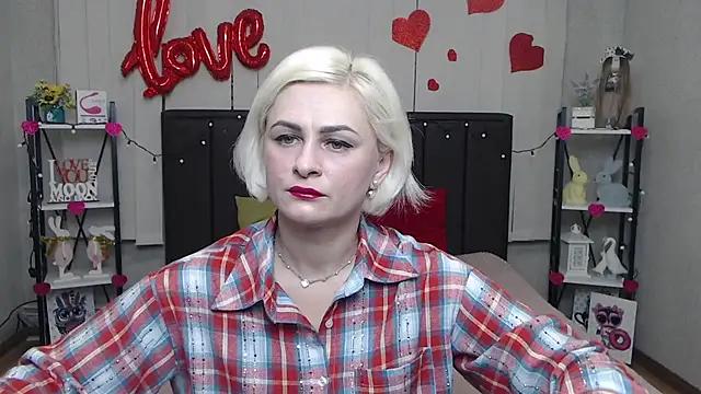 Discover our girls online shows and discover the company of countless livestreamers, with stunning shapes, sex toys and more.