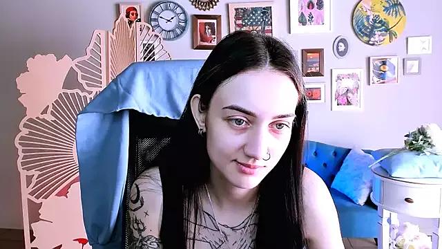 Discover our girls online shows and discover the company of countless livestreamers, with stunning shapes, sex toys and more.