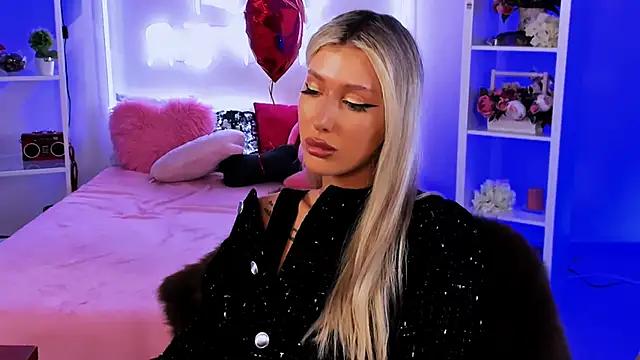 Discover our girls online shows and discover the company of countless livestreamers, with stunning shapes, sex toys and more.