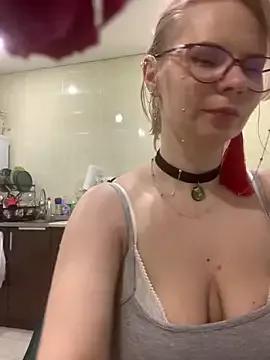 Discover our girls online shows and discover the company of countless livestreamers, with stunning shapes, sex toys and more.