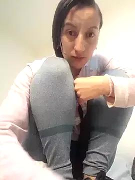 Oriana111 from StripChat is Freechat