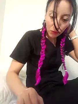 Discover our girls online shows and discover the company of countless livestreamers, with stunning shapes, sex toys and more.