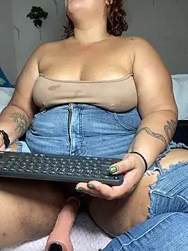 Discover our girls online shows and discover the company of countless livestreamers, with stunning shapes, sex toys and more.