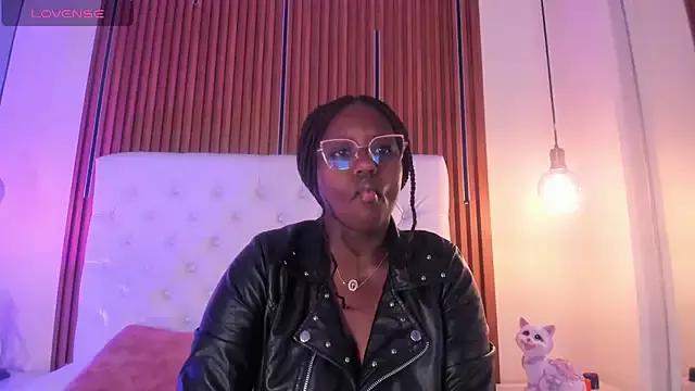 Oshun_Evans from StripChat is Freechat
