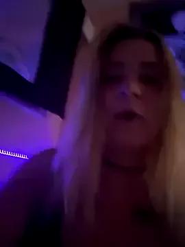 OSoTinyyy from StripChat is Freechat