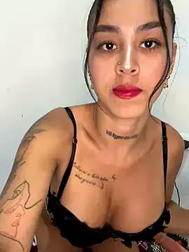 Discover our girls online shows and discover the company of countless livestreamers, with stunning shapes, sex toys and more.