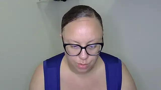 Paisleehaze from StripChat is Freechat