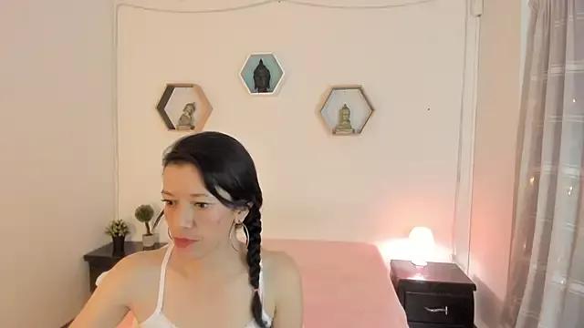 Discover our girls online shows and discover the company of countless livestreamers, with stunning shapes, sex toys and more.