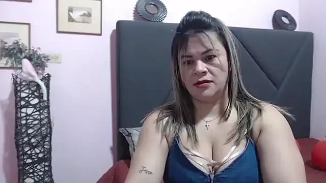 Discover our girls online shows and discover the company of countless livestreamers, with stunning shapes, sex toys and more.