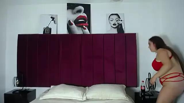 Discover our girls online shows and discover the company of countless livestreamers, with stunning shapes, sex toys and more.