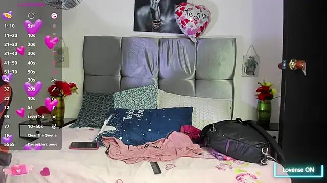 Discover our girls online shows and discover the company of countless livestreamers, with stunning shapes, sex toys and more.