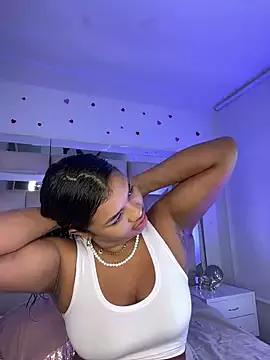 Discover our girls online shows and discover the company of countless livestreamers, with stunning shapes, sex toys and more.