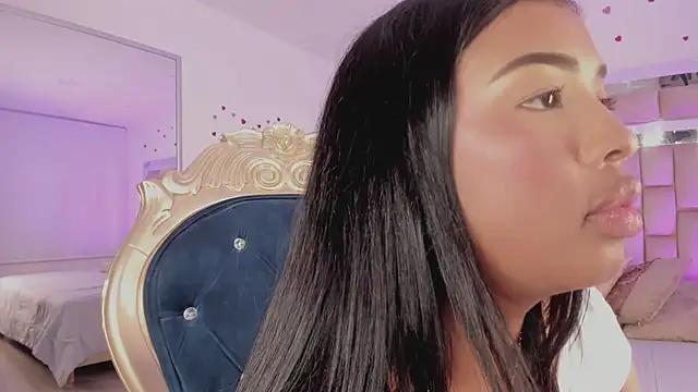 Discover our girls online shows and discover the company of countless livestreamers, with stunning shapes, sex toys and more.