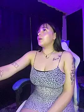 Discover our girls online shows and discover the company of countless livestreamers, with stunning shapes, sex toys and more.