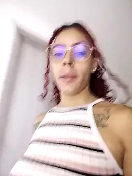 Discover our girls online shows and discover the company of countless livestreamers, with stunning shapes, sex toys and more.