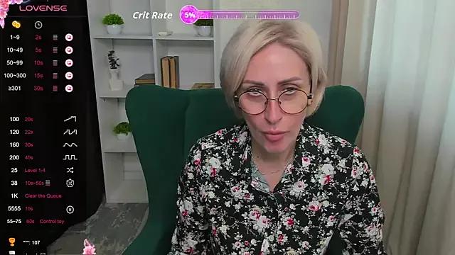 Discover our girls online shows and discover the company of countless livestreamers, with stunning shapes, sex toys and more.