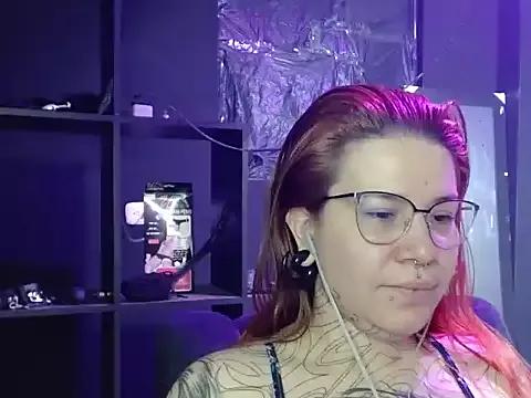 Discover our girls online shows and discover the company of countless livestreamers, with stunning shapes, sex toys and more.