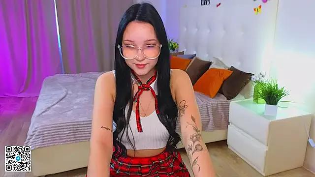 Discover our girls online shows and discover the company of countless livestreamers, with stunning shapes, sex toys and more.