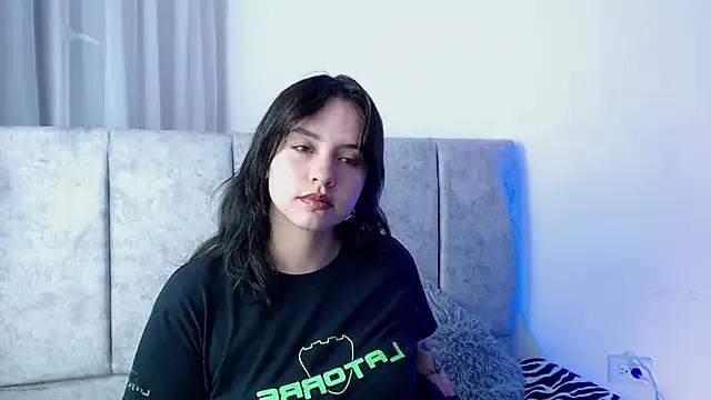 Discover our girls online shows and discover the company of countless livestreamers, with stunning shapes, sex toys and more.