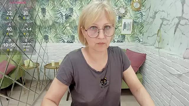 Discover our girls online shows and discover the company of countless livestreamers, with stunning shapes, sex toys and more.