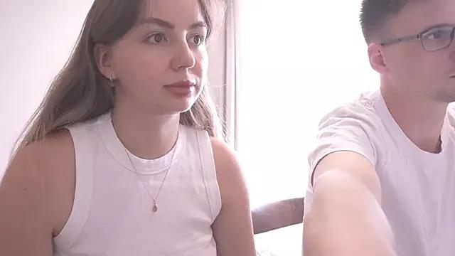 Discover our girls online shows and discover the company of countless livestreamers, with stunning shapes, sex toys and more.