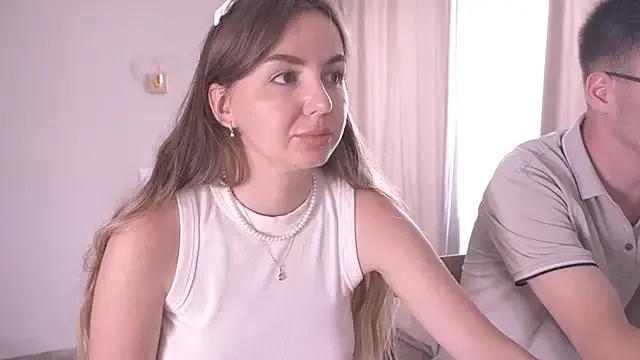 Discover our girls online shows and discover the company of countless livestreamers, with stunning shapes, sex toys and more.