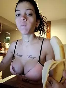 Discover our girls online shows and discover the company of countless livestreamers, with stunning shapes, sex toys and more.