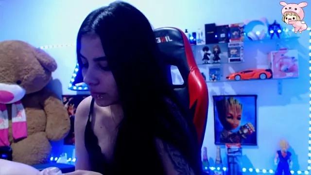 Discover our girls online shows and discover the company of countless livestreamers, with stunning shapes, sex toys and more.