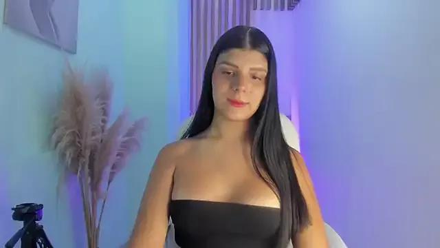 Discover our girls online shows and discover the company of countless livestreamers, with stunning shapes, sex toys and more.