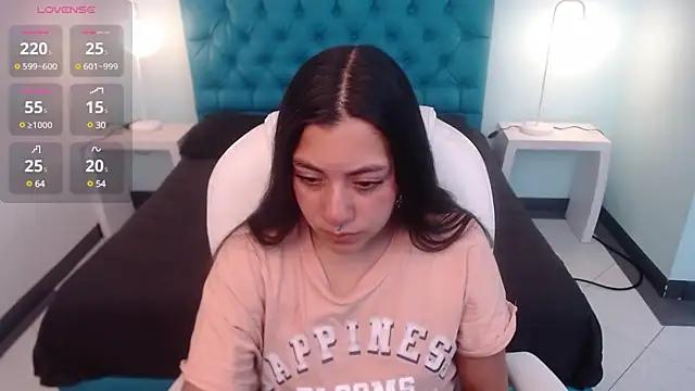 Discover our girls online shows and discover the company of countless livestreamers, with stunning shapes, sex toys and more.