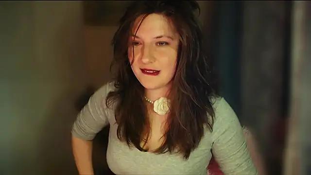 Discover our girls online shows and discover the company of countless livestreamers, with stunning shapes, sex toys and more.