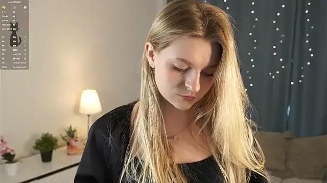 Discover our girls online shows and discover the company of countless livestreamers, with stunning shapes, sex toys and more.