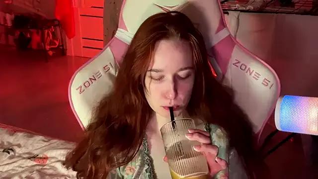 Discover our girls online shows and discover the company of countless livestreamers, with stunning shapes, sex toys and more.