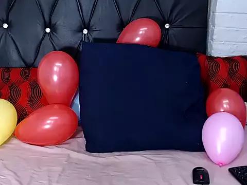 Discover our girls online shows and discover the company of countless livestreamers, with stunning shapes, sex toys and more.