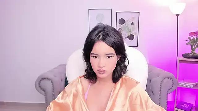 Discover our girls online shows and discover the company of countless livestreamers, with stunning shapes, sex toys and more.