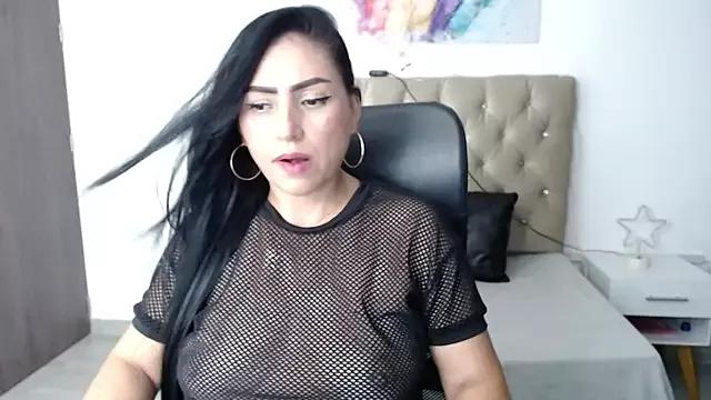 Discover our girls online shows and discover the company of countless livestreamers, with stunning shapes, sex toys and more.